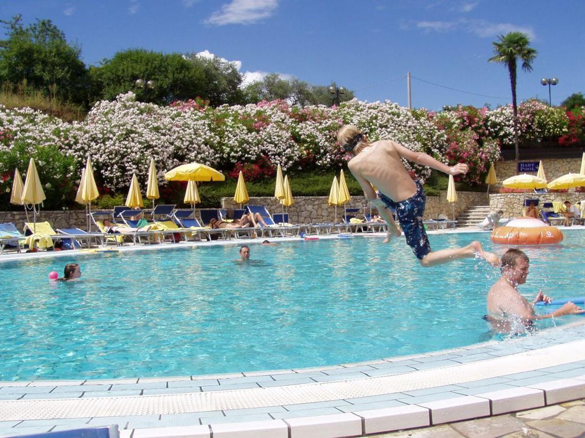 Le Torri Del Garda Familyspa Resort Torri Del Benaco Eksteriør billede