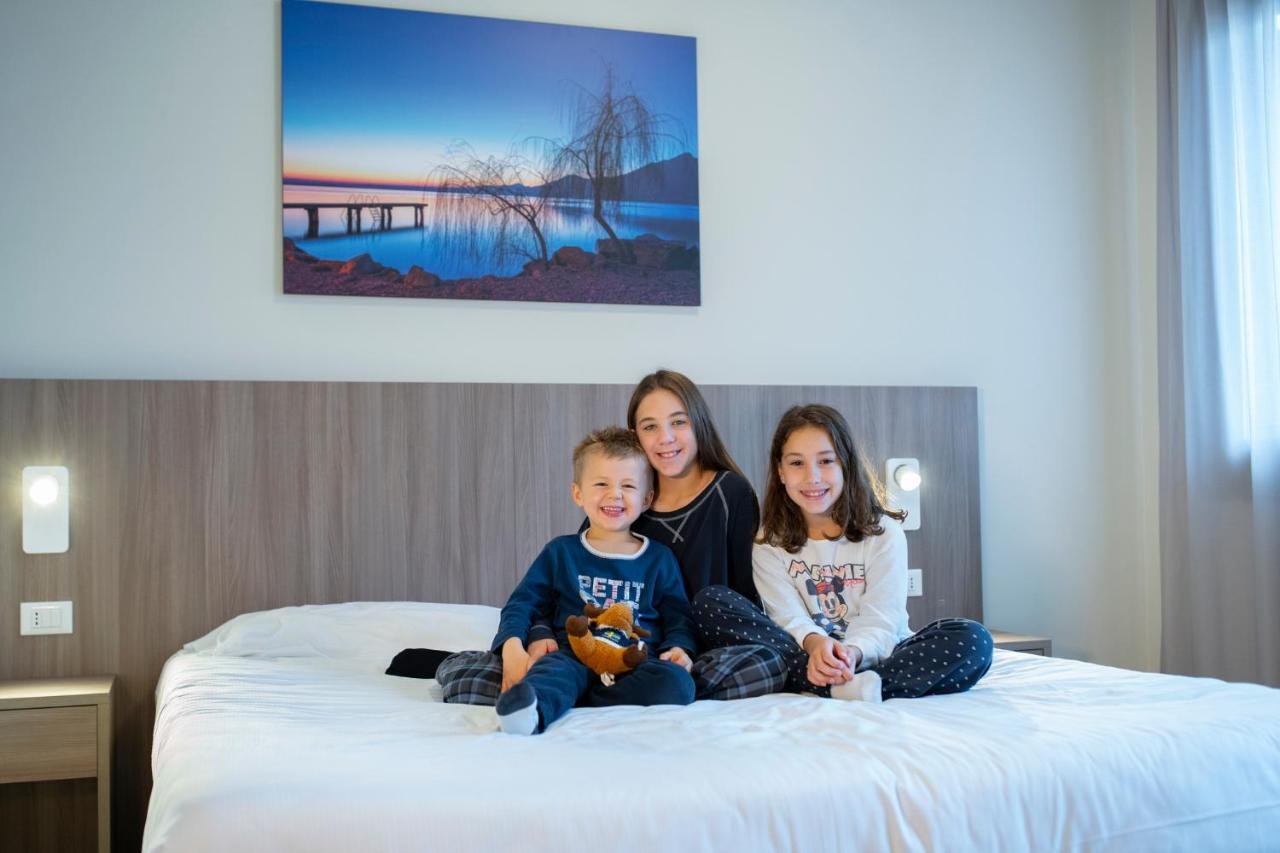 Le Torri Del Garda Familyspa Resort Torri Del Benaco Eksteriør billede